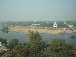Река Гомати у города Лакхнау