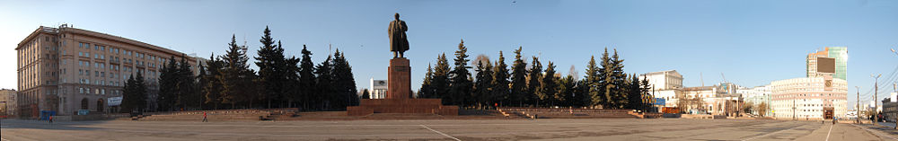Панорама северной границы пл. Революции с памятником Ленину. 2008 год
