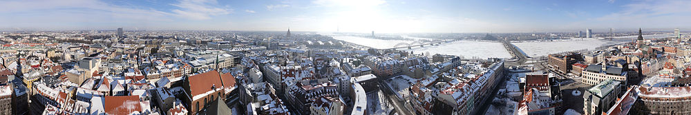 Панорама Старой Риги, снятая с обзорной площадки церкви Святого Петра на высоте 71 метра
