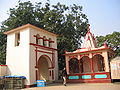 Dhakeshwari temple compound entrance by Ragib Hasan.jpg