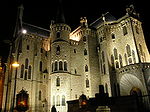 Palacio Episcopal de Astorga de noche.jpg