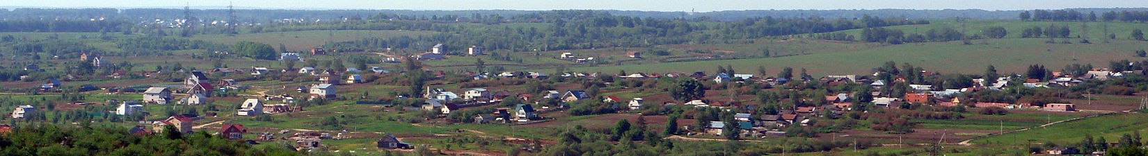Панорама Новопокровского. Вверху слева на заднем плане — деревня Анкудиновка.