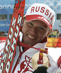 Алёна Сидько с бронзовой медалью, завоёванной ею в индивидуальном спринте Олимпиады 2006 года в Турине