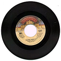 Обложка сингла «Detroit Rock City» (Kiss, (1976))