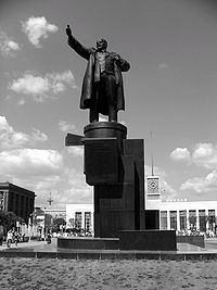 Lenin in front of Finland Station.jpg
