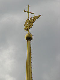 Ангел с крестом на шпице Петропавловского собора