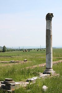 Ulpia Traiana Sarmizegetusa templer.jpg