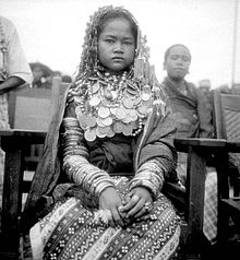 COLLECTIE TROPENMUSEUM Een jonge Gayo bruid Noord-Sumatra TMnr 10002974.jpg