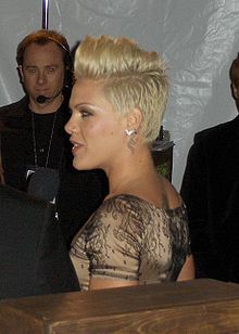 Pink at 2007 E! Golden Globe afterparty.jpg