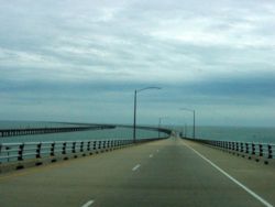 Мост-тоннель через Чесапикский залив (англ. Chesapeake Bay Bridge-Tunnel)