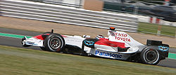 Jarno Trulli 2008 Britain 3.jpg