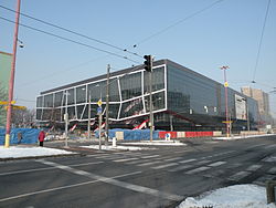 Вид здания арены на реконструкции (2011 год).