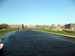 Вид на Кронверкский пролив. Справа — Заячий (остров, Санкт-Петербург).