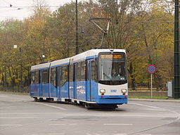 Трамвай в Кракове, на пересечении улиц Страшевскего и Францисканской