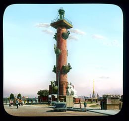 Вид на Ростральную колонну со стороны Дворцового моста (Брэнсон Де Ку, 1931)