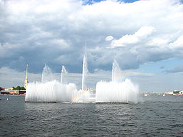 Fountain on Neva 02.JPG