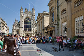 Bath Abbey and Entertainer - July 2006.jpg