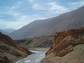 Туркестанский хребет. Река Зеравшан.