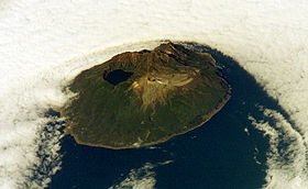 Кетой. На переднем плане вулкан Палласа. Снимок с МКС