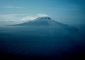 Вид на вулкан с острова Райкоке(7 февраля 2007 г.).