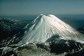 Вулкан Нгаурухоэ. 1984 г. Снимок USGS.