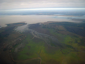 Краснодарское водохранилище (на заднем плане),аулы Пшикуйхабль (слева) и Тауйхабль (справа)