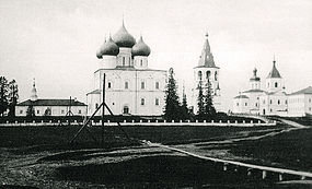 Соборная площадь в Холмогорах в 1910 году