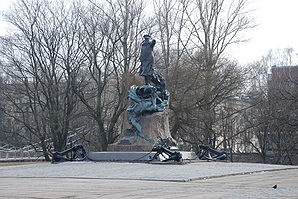 Памятник С. О. Макарову в Кронштадте: