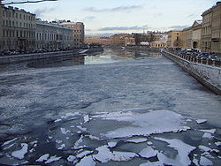 Фонтанка зимой. Вид с Аничкова моста