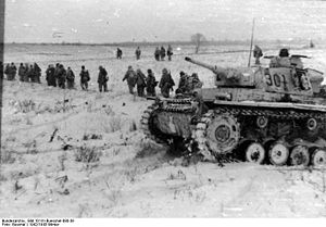 Bundesarchiv Bild 101III-Bueschel-090-39, Russland, Grenadiere der Waffen-SS beim Vorgehen.jpg