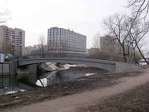 Пешеходный мост через реку Смоленку (Ново-Андреевский мост)