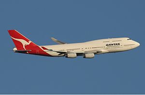 Qantas Boeing 747-400 leaving Perth Airport Monty-1.jpg