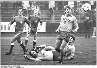 Bundesarchiv Bild 183-1986-1207-002, FDGB-Pokal, 1. FC Lok Leipzig - BSG KWO-Berlin 3-1.jpg